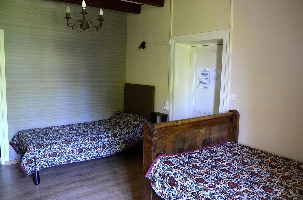 Le Vieux Noyer Bed and Breakfast Saint-Maurice-de-Tavernole Rum bild
