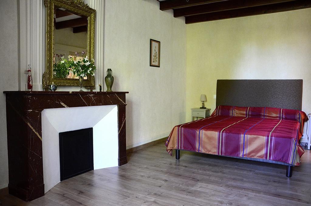 Le Vieux Noyer Bed and Breakfast Saint-Maurice-de-Tavernole Rum bild